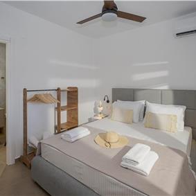 4 bedroom villa with pool by the sea, near Corfu town, sleeps 8